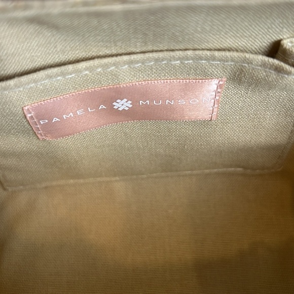 Pamela Munson Rosebud Floral Embroidered Cream Straw Clutch Bag - Picture 4 of 14